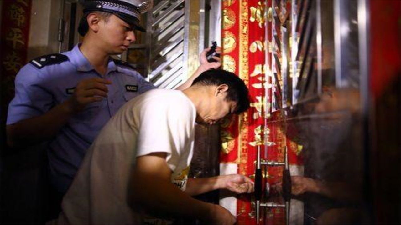 黄冈请开锁师傅开了锁后，师傅